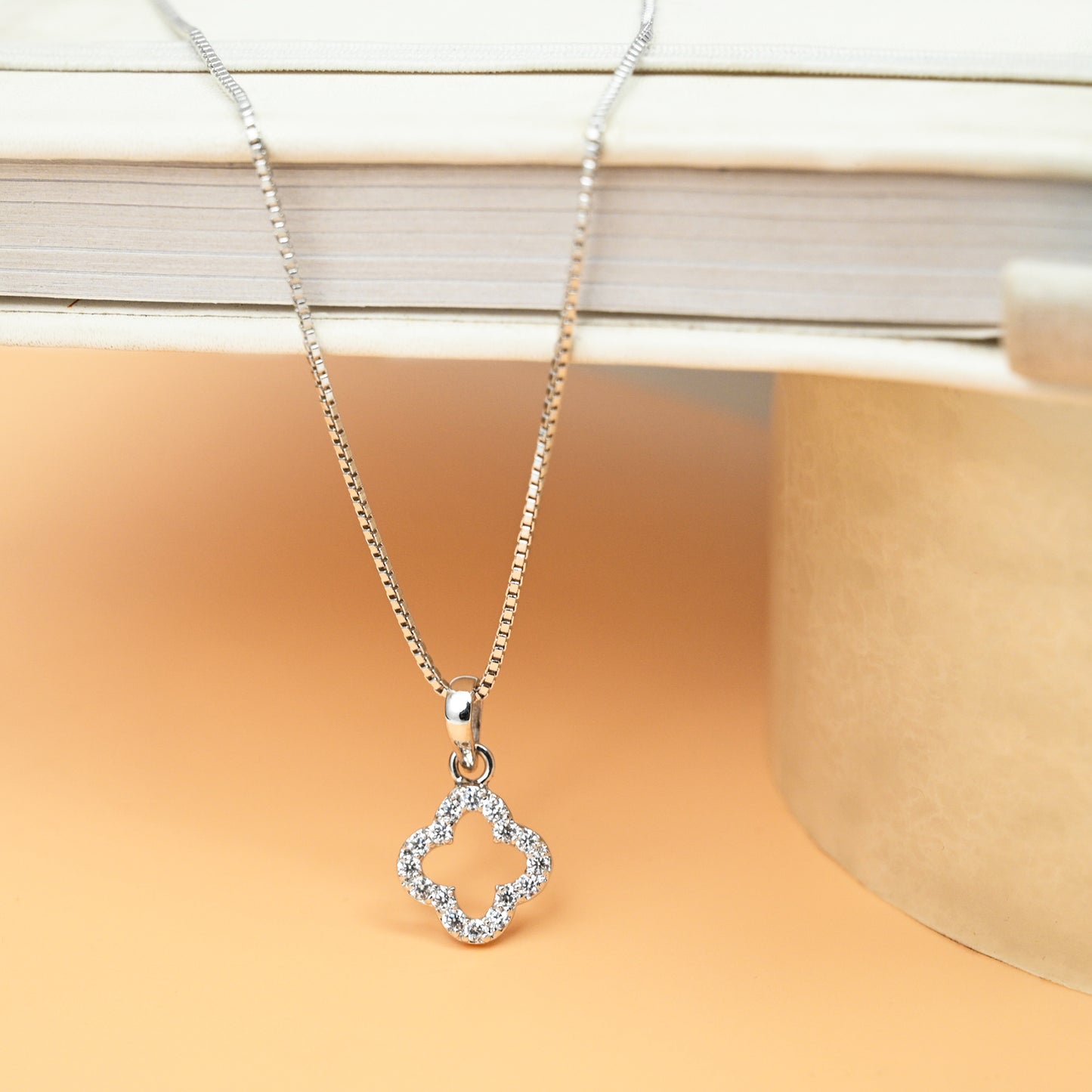 Charming Clover-Shaped Pendant with Cubic Zirconia