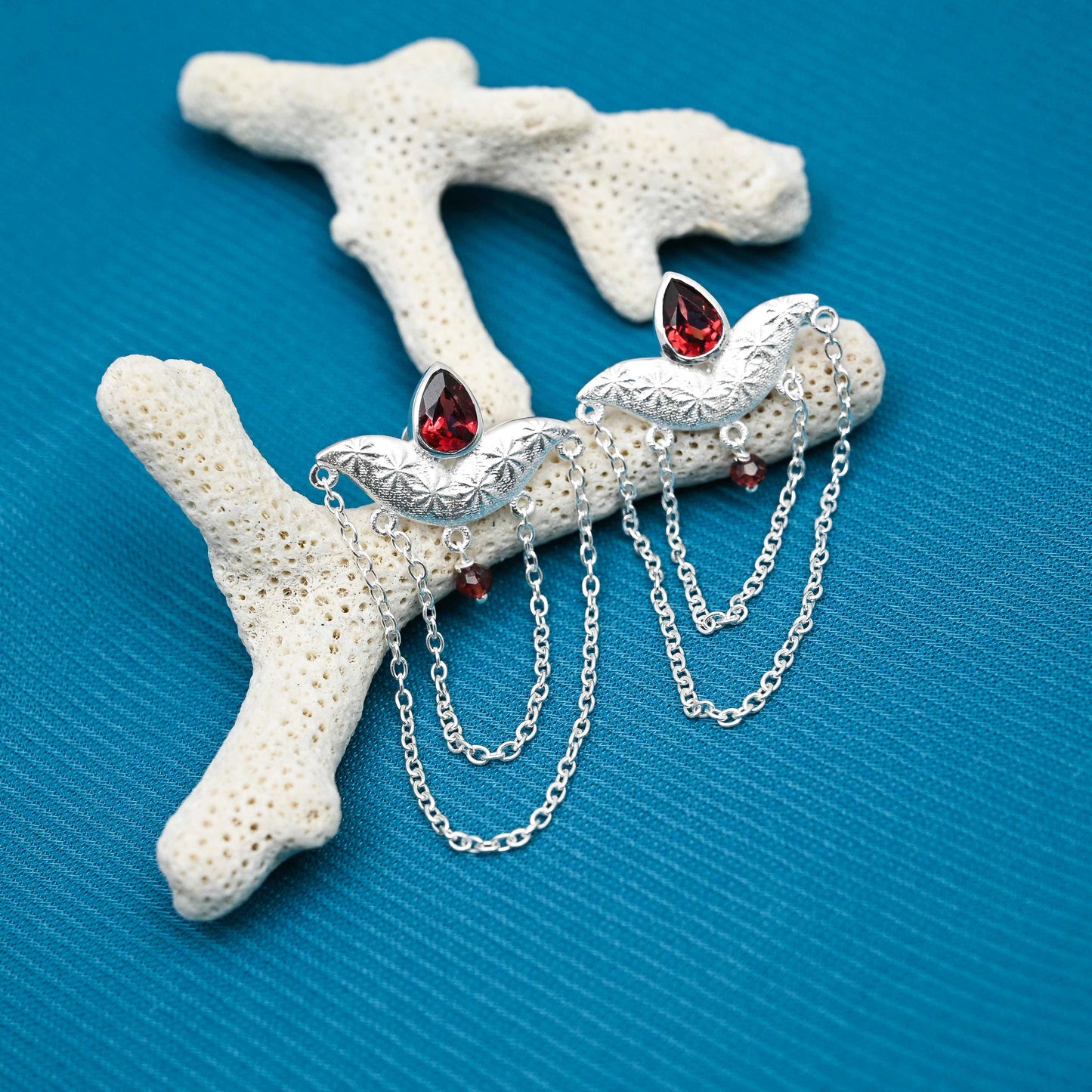 String Silver Earrings with Garnet