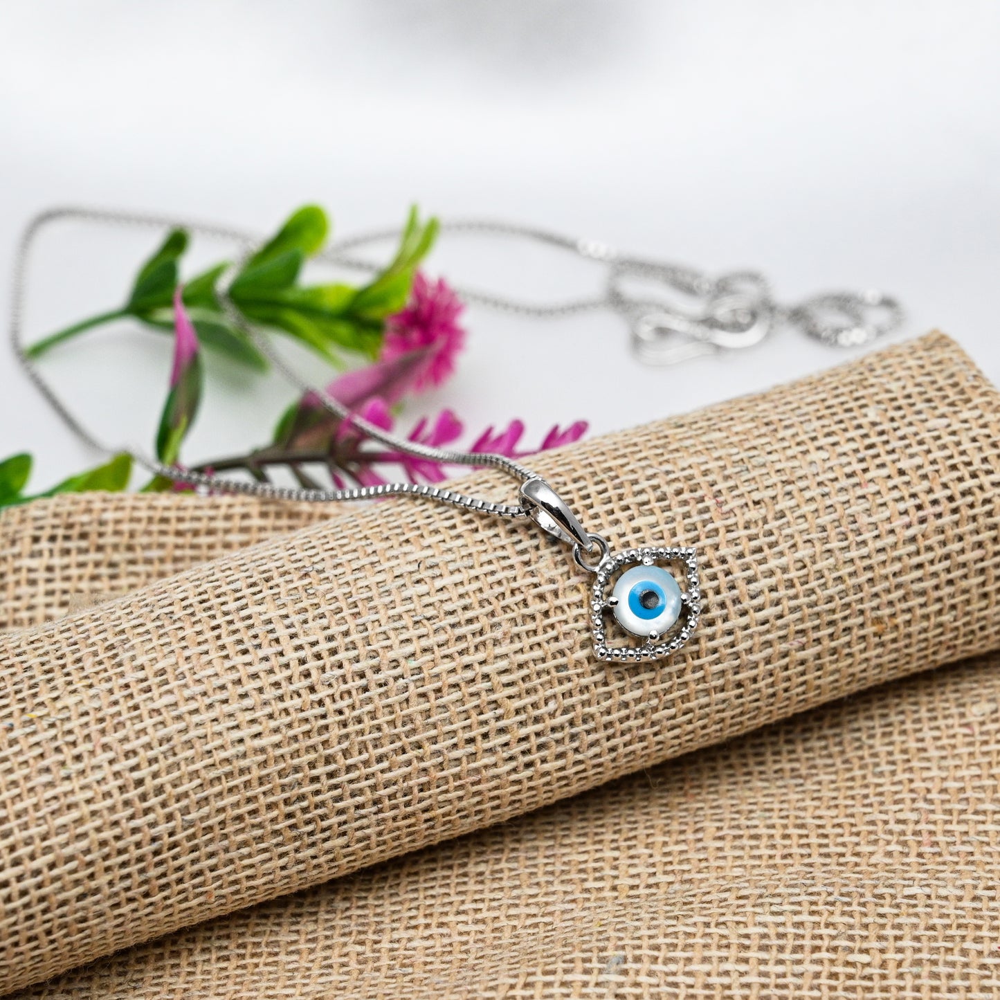Evil Eye Silver pendant with chain (eye shaped)